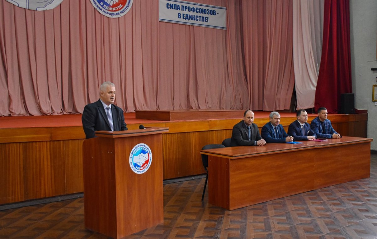 В Луганске в Доме профсоюзов Республики состоялось торжественное собрание, посвященное Дню машиностроителя