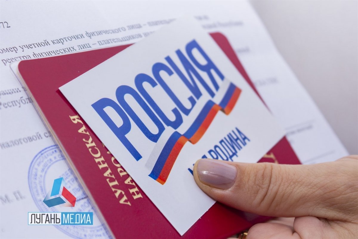 Жители Красного Яра принимают активное участие в референдуме о признании Луганской Народной Республики субъектом Российской Федерации.