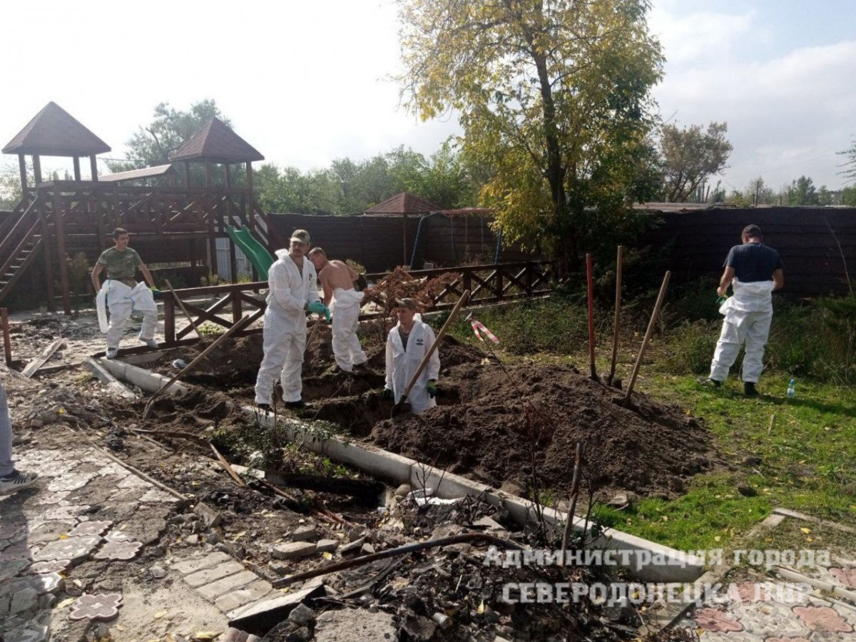 Сегодня началось извлечение массовых стихийных захоронений в г. Северодонецк