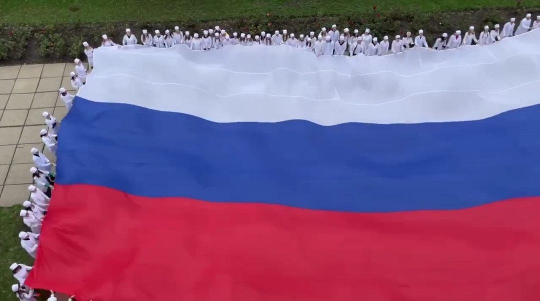 Студенты-медики Луганского медуниверситета организовали флешмоб в поддержку выбора жителей Луганской Народной Республики быть в составе Российской Федерации  Видео: ЛИЦ