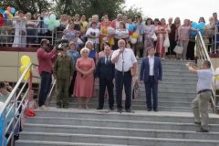 В Луганском учебно-воспитательном комплексе «Интеллект» прошло торжество по случаю начала нового учебного года