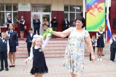 Депутаты Государственной Думы РФ приняли участие в торжественной линейке ко Дню знаний в Луганском общеобразовательном учреждении – гимназии №30 имени Н.Т. Фесенко»