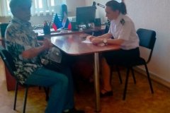 В помещении Управления по вопросам территории пос. Юбилейное Администрации г. Луганска прокурор Артемовского района г. Луганска провел выездной прием граждан.