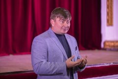Министр культуры, спорта и молодежи ЛНР Дмитрий Сидоров в рамках просветительской акции «Поделись своим Знанием» российского общества «Знание» прочел лекцию «Формирование для студентов ЛГАКИ.