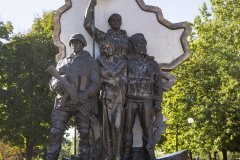 В преддверии Дня города в Луганске состоялось традиционное возложение цветов к памятникам и памятным местам