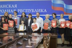 Правительство и Министерство культуры, спорта и молодежи ЛНР наградили детский ансамбль скрипачей «Веселые нотки» Луганской музыкальной школы № 1 за победу XV международной военно-музыкальном фестивале «Спасская башня»