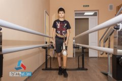 14-летний Кирилл Пинчук, потерявший стопу в результате подрыва на украинской мине, успешно осваивает протез