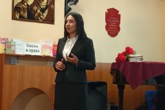 Команда Общества Красного Креста ЛНР посетила Старобельскую гимназию и показала ученикам театрализованное представление "Летучий корабль" на тему минной опасности