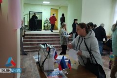 Жители Сватово принимают участие в голосовании