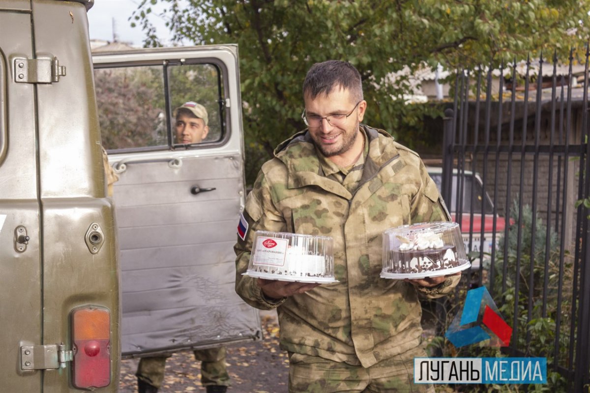 Представители Росгвардии привезли гуманитарную помощь воспитанникам ГОУ ЛНР «Луганский детский дом»