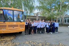 Луганск получил 7 школьных автобусов из Российской Федерации