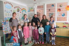 Накануне Дня почты Луганской Народной Республики воспитанники антрацитовского детского сада «Рябинушка» поздравили представителей ГУП ЛНР «Почта ЛНР» с праздником