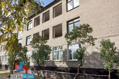 11 октября в УВК № 29 г. Стаханова началось восстановление остекления здания, которое пострадало в результате обстрела города