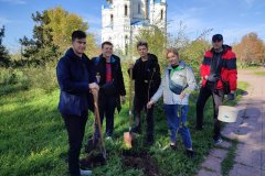 19 октября в "Университетском парке" Далевского университета прошла высадка зеленых насаждений