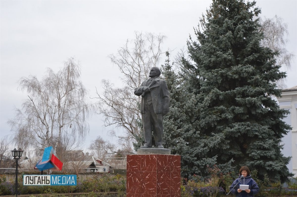 В Белокуракино установлен памятник Ленину