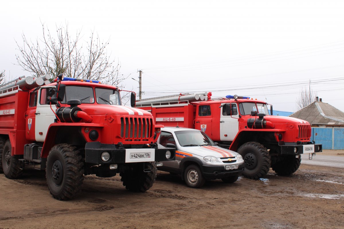 Два пожарных «Урала» и «Ниву Шевроле» отправили из Воронежской области в ЛНР