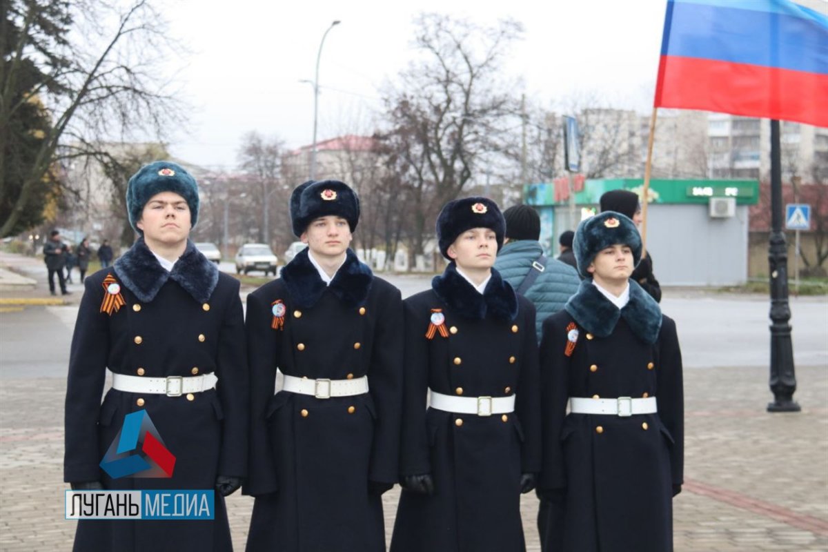 В Краснодоне отметили День Государственного флага Луганской Народной Республики