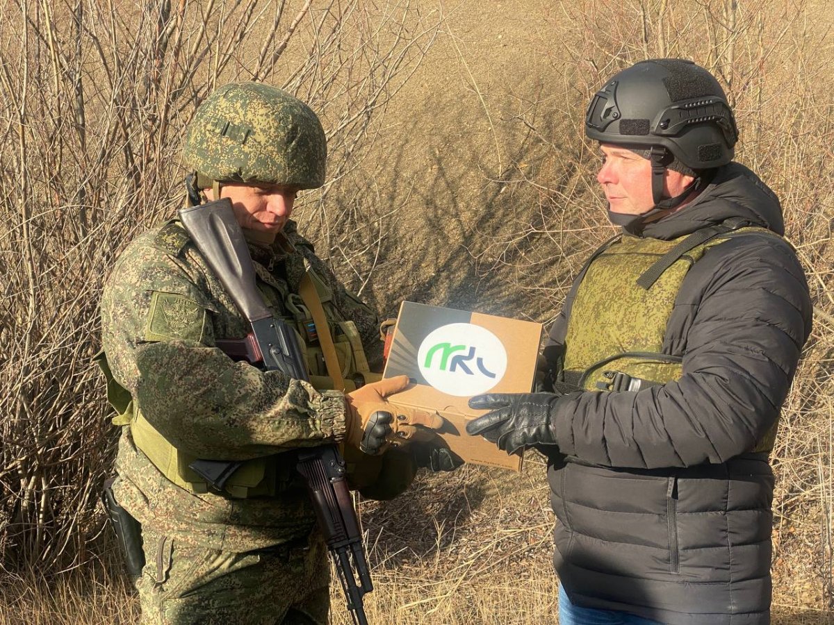 Гражданские связисты при поддержке Минкомсвязи ЛНР передали военнослужащим Народной милиции необходимое оборудование