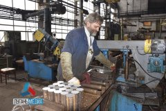На Краснолучском машзаводе работает единственная в ЛНР линия по производству тангенциальных резцов и радиальных зубков