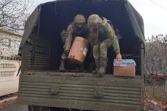 Росгвардия передала гуманитарную помощь детям из Луганского детского дома