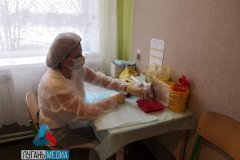 В Станично-Луганской гимназии поселка Широкий проходит выездной профилактический медицинский осмотр детей с 2 до 17 лет
