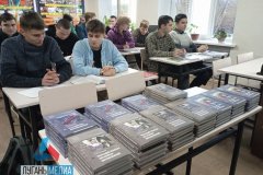 Понятно, информативно, в ногу со временем: студенты Свердловского колледжа осваивают учебники из Сибири