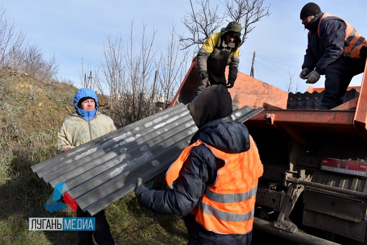 «Фонд развития территорий» доставил в Кировск партию строительных материалов для ремонта домов, поврежденных в результате обстрелов