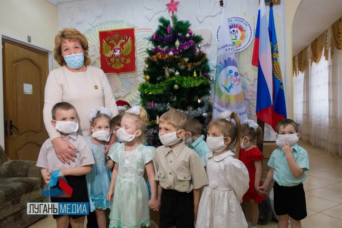 В честь Дня Святителя Николая Чудотворца и приближающегося Нового года детям доставили подарки иностранные блогеры