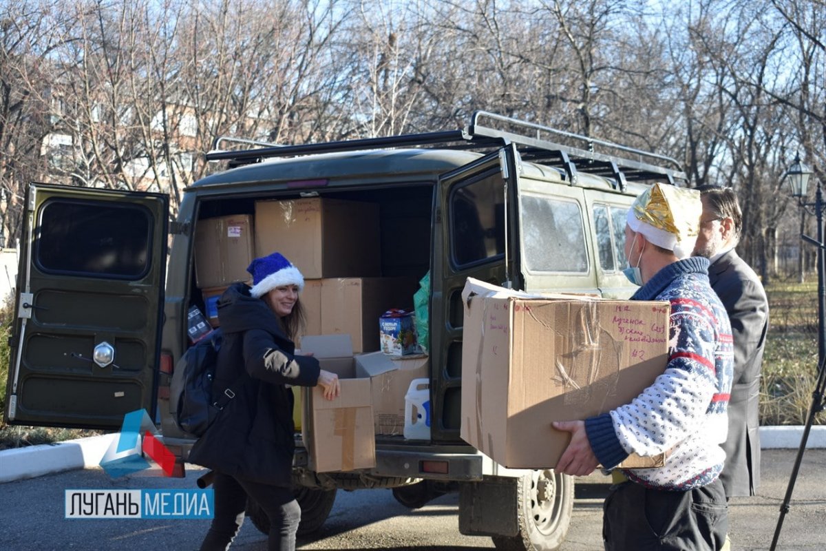 Иностранцы Майкл Джонс и Джон Дуган привезли подарки для детей в реабилитационный центр