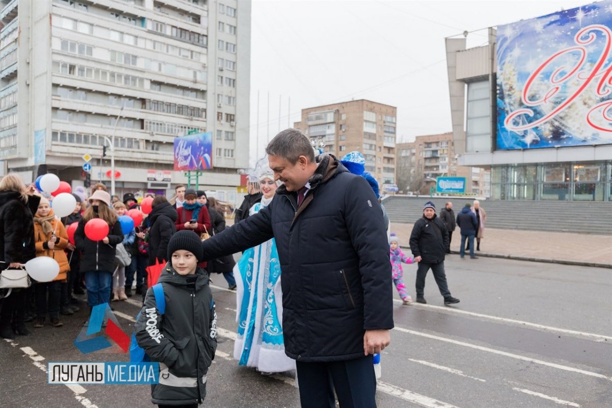 Врио Главы ЛНР поздравил с наступающим Новым годом детей-участников олимпиад и конкурсов