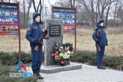 В свердловском Парке культуры и отдыха имени Героев Сталинградской битвы прошел торжественный митинг