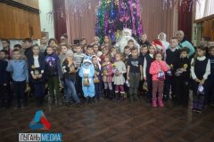 В Луганске состоялось открытие профсоюзной новогодней елки