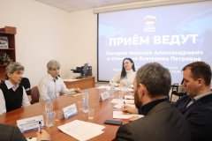 Прием жителей Республики депутатами Государственной Думы Федерального Собрания РФ Николаем Гончаровым и Екатериной Стенякиной состоялся в Луганске