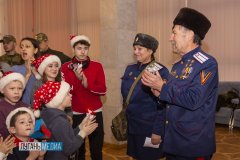 Казаки Луганского казачьего округа совместно с КПРФ доставили подарки для детей-сирот