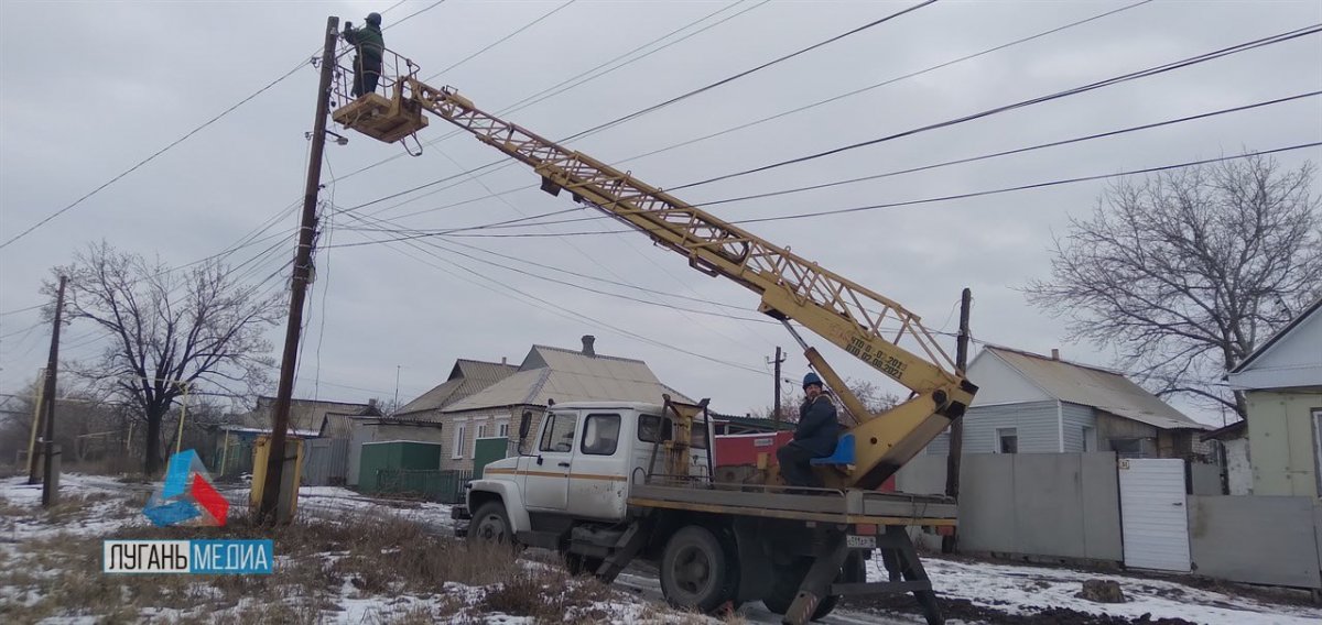 В городе Ровеньки идут ремонтно-восстановительные работы на объектах электроэнергетики