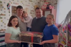 Губернатор Архангельской области в рамках акции исполнил мечты троих детей из села Плотина