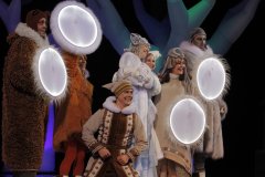 Московский государственный театр РОСТА в Царицыно представил в Луганске спектакль "Маленькая метелица"