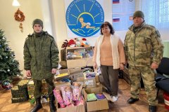 Сотрудники МВД поздравили детей Луганского республиканского дома ребенка с Новогодними праздниками