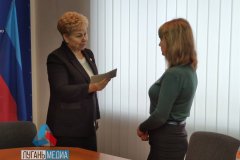 Сенатор РФ Ольга Бас помогла семье погибшего защитника Республики получить удостоверение, подтверждающее статус семьи погибшего при защите Отечества