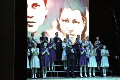 ЛГАКИ провела спецпоказ рок-оратории «Черный январь» для школьников из Лисичанска и Северодонецка