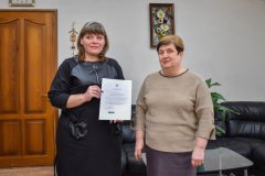 Вручение первого оформленного в ЛНР сертификата на получение материнского капитала состоялось в Луганске