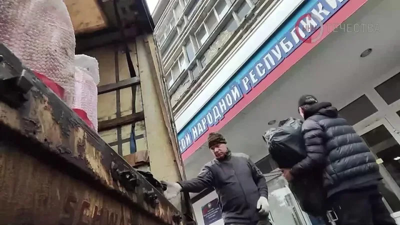Представители Русской Гуманитарной Миссии доставили гуманитарный груз в медицинские и образовательные учреждения