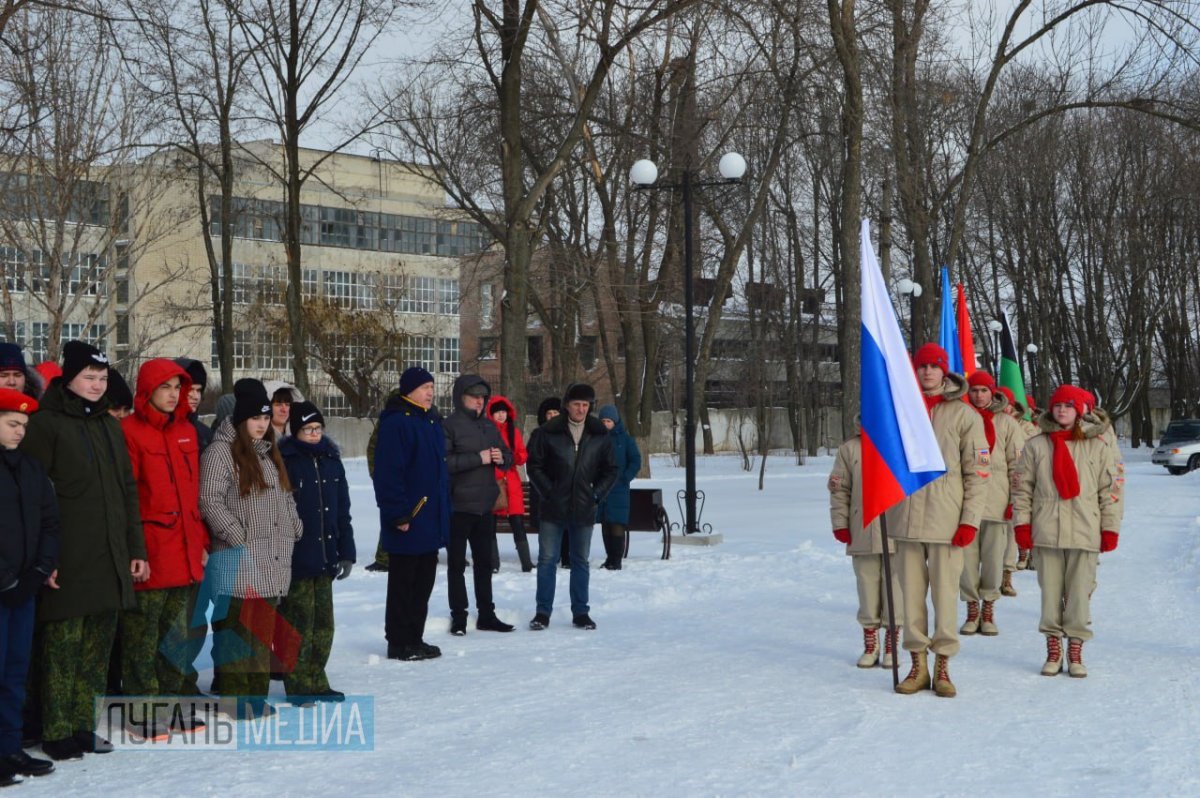 Свердловск луганской народной республики. 9 Школа Свердловск ЛНР. Освобождение Луганска от немецко фашистских захватчиков. Освобождение Свердловска Луганской области от фашистов. День освобождения Адыгеи от немецко-фашистских захватчиков.