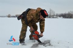 Представители Минприроды ЛНР и общественные инспекторы продолжают проводить противозаморные мероприятия на водных объектах Лутугинского района