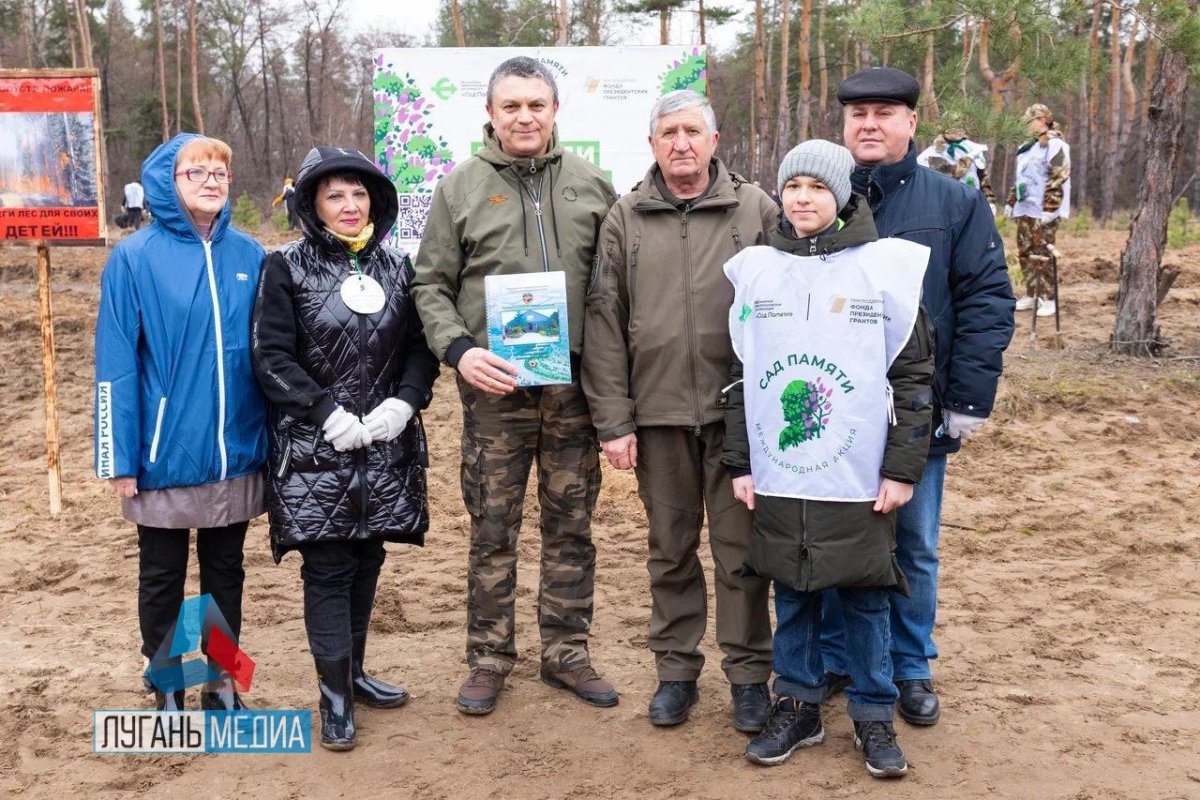 Врио Главы ЛНР принял участие в акции «Сад Памяти» в Станично-Луганском районе