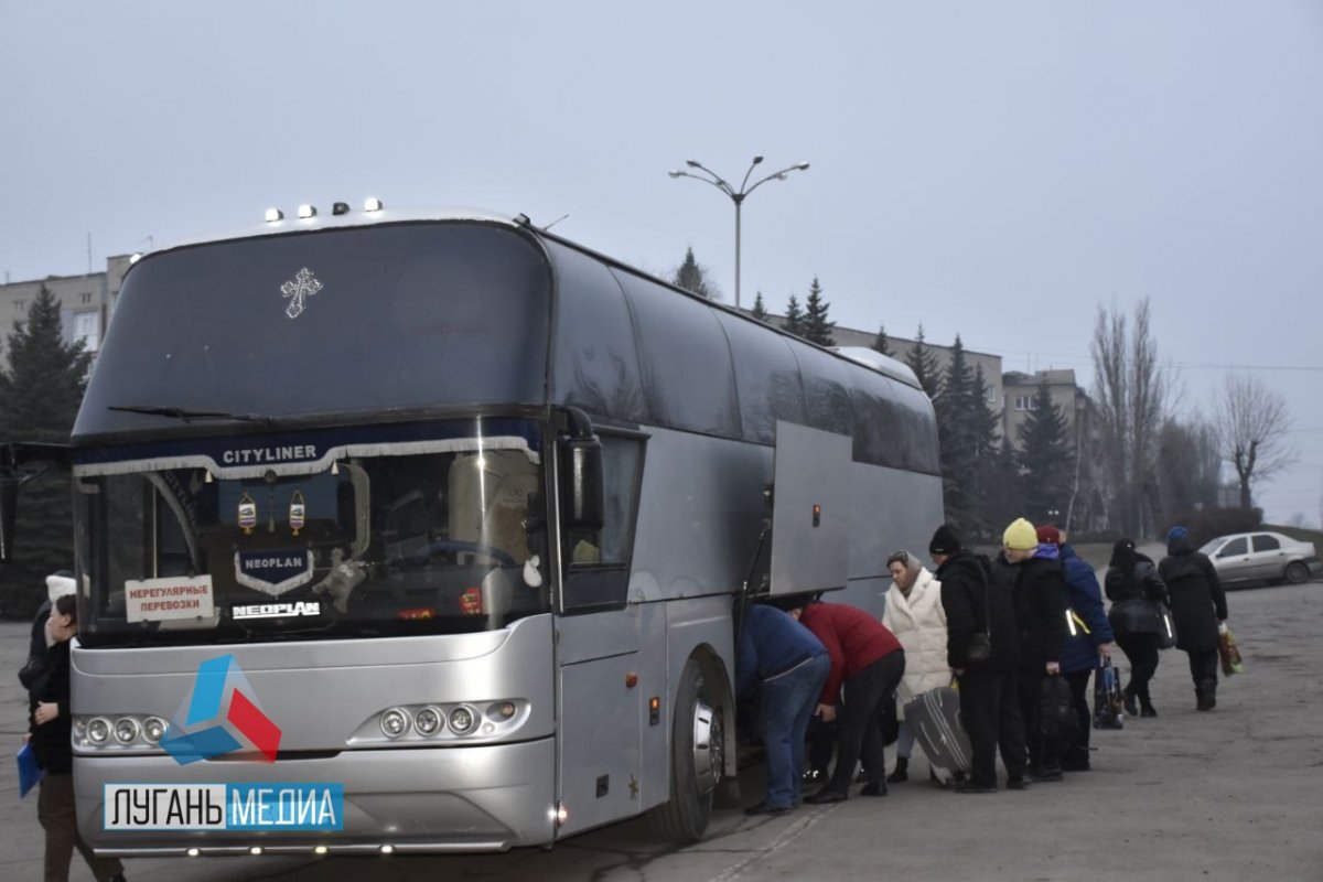 14 детей из Антрацита и Антрацитовского района отправились на реабилитацию в Санкт-Петербург