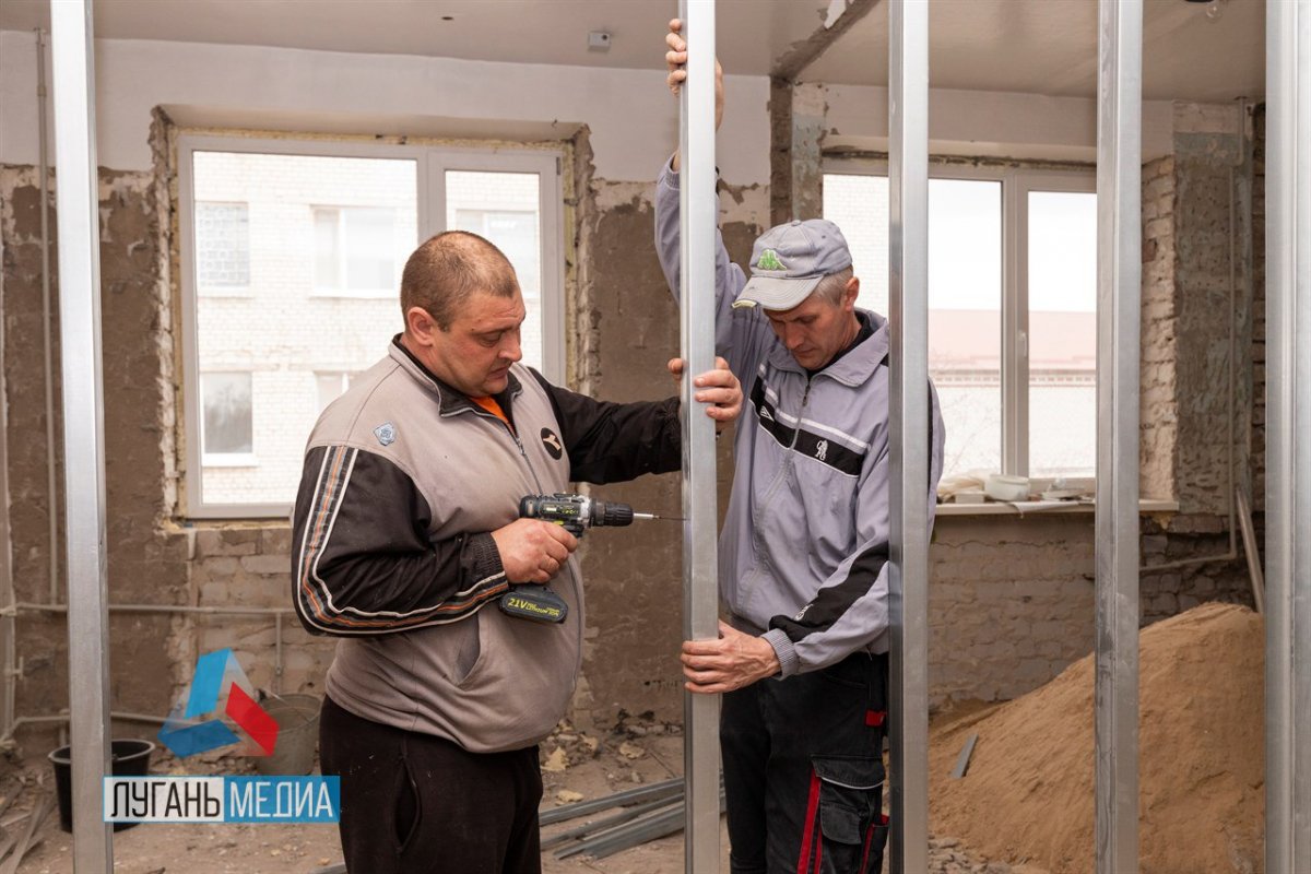 В ГУ «Станично-Луганское территориальное медицинское объединение» ЛНР продолжаются внутренние ремонтные работы