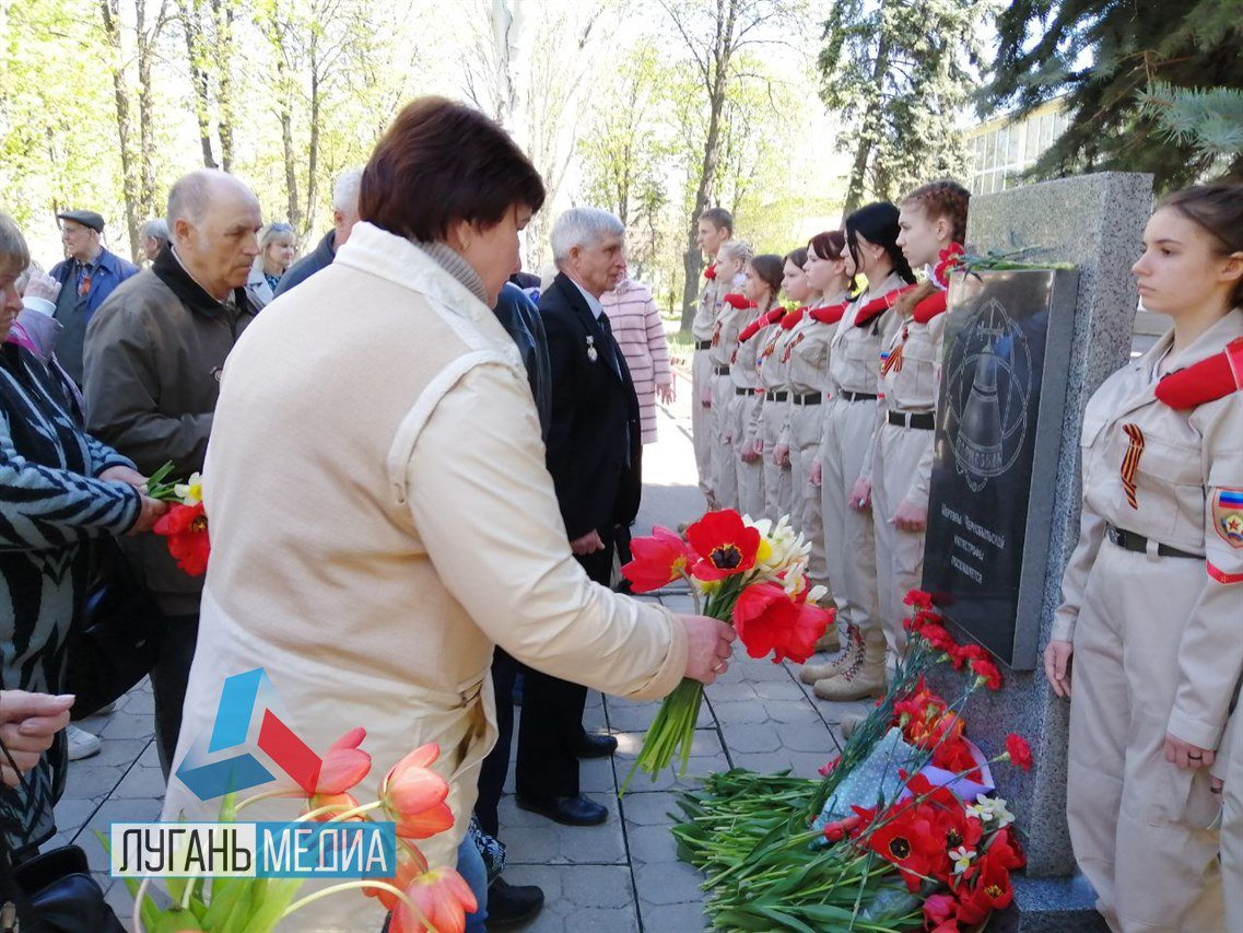 В Стаханове почтили память героев Чернобыля