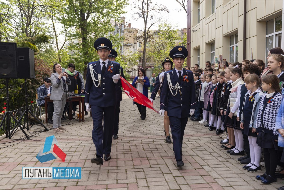 В Луганской гимназии №30 стартовала акция "Мы память пронесем через века"