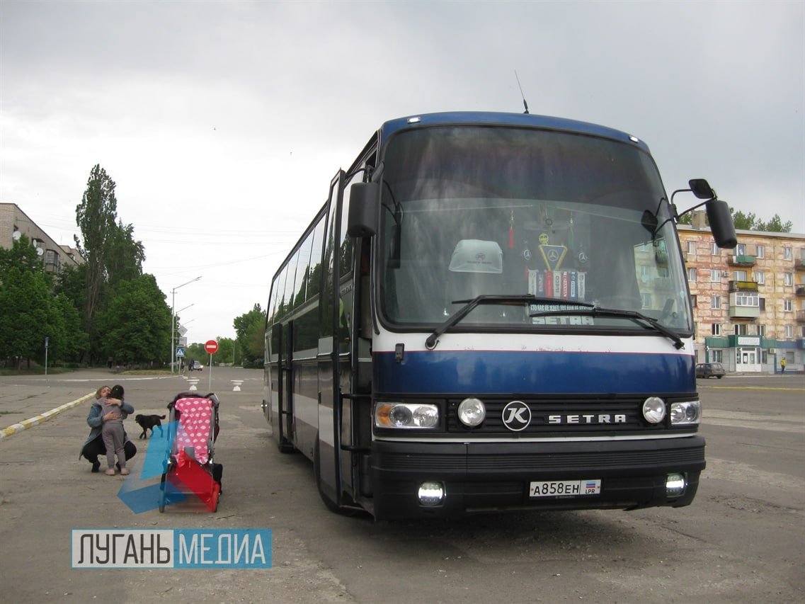 Группа детей с заболеваниями отправилась на реабилитацию из Кировска в Санкт-Петербург